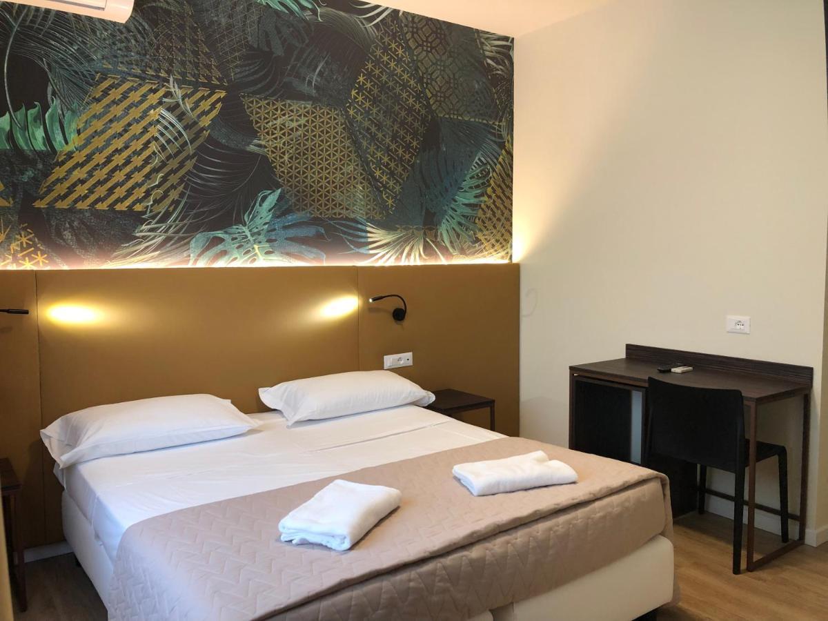 Hotel Suez Lido di Jesolo Bagian luar foto