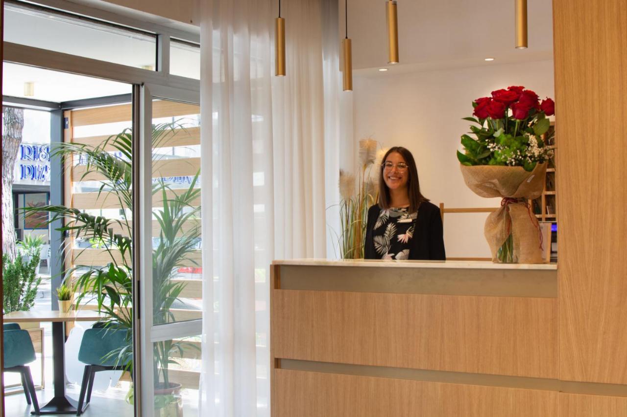 Hotel Suez Lido di Jesolo Bagian luar foto