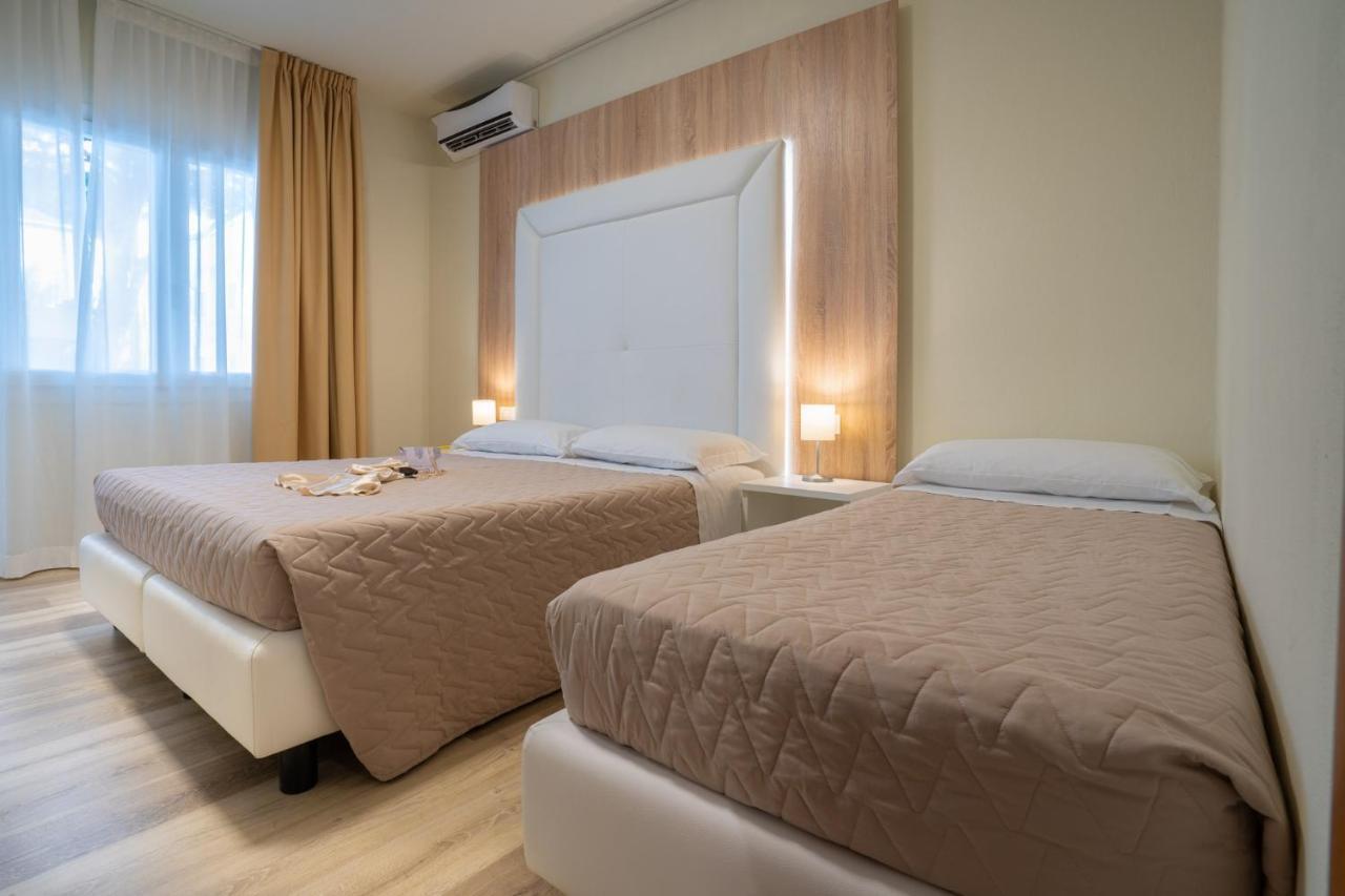 Hotel Suez Lido di Jesolo Bagian luar foto