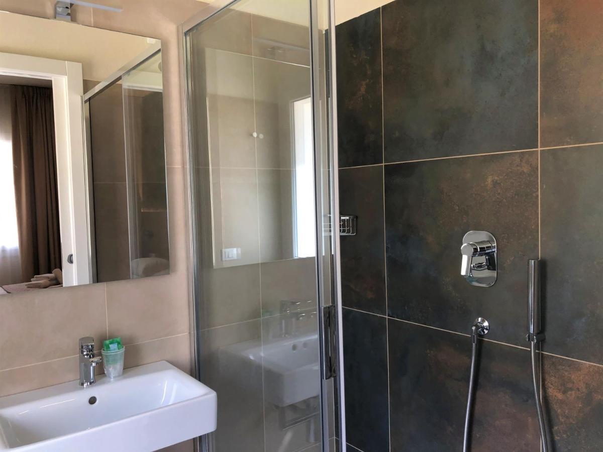 Hotel Suez Lido di Jesolo Bagian luar foto