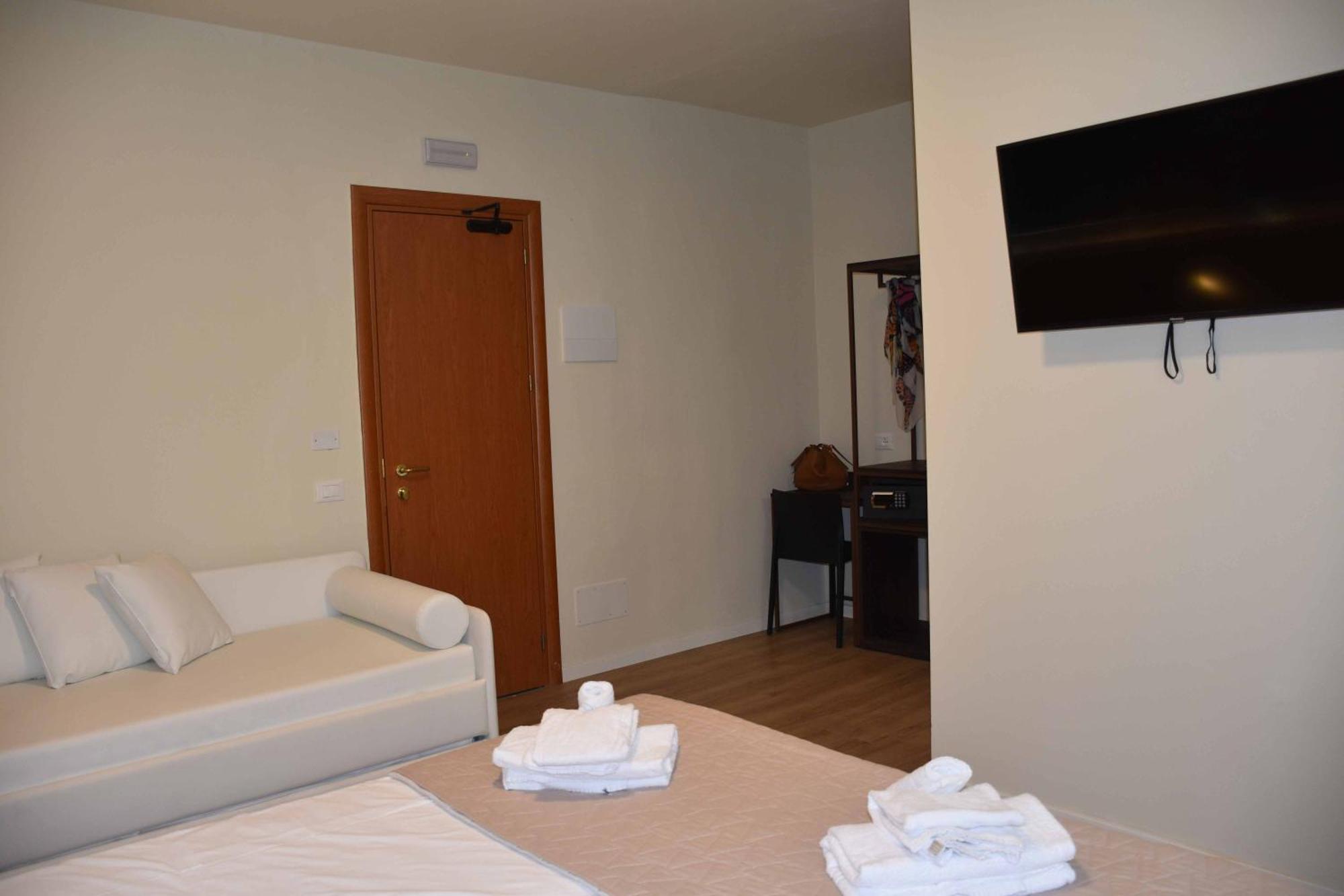 Hotel Suez Lido di Jesolo Bagian luar foto